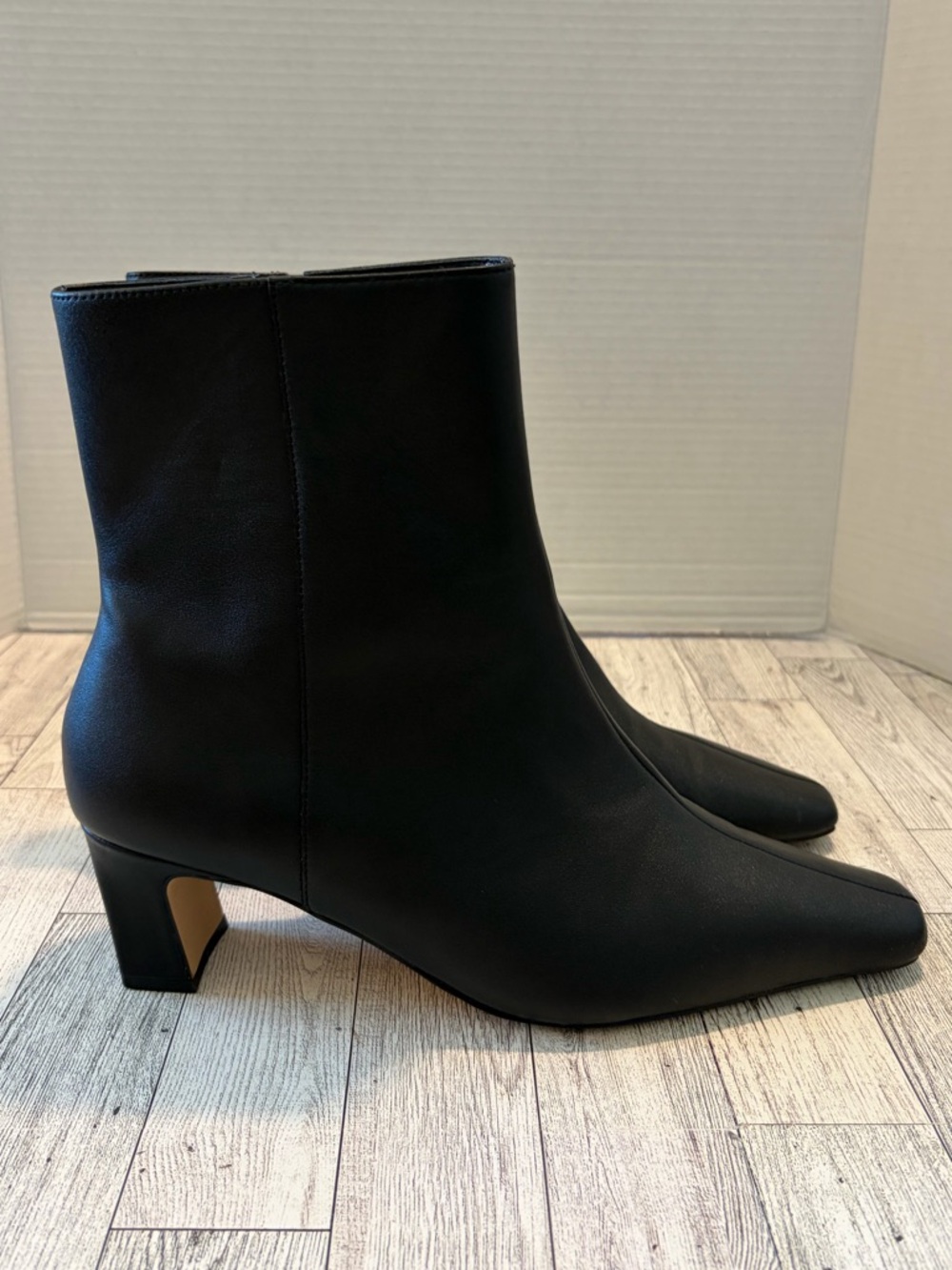 ANN TAYLOR Pointy Toe Leather Ankle Boots BOOTIE Size 10M Black